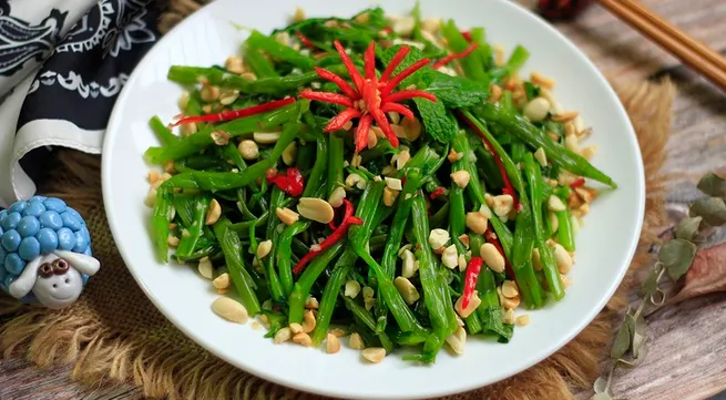 ​Water spinach salad: A popular option in summer