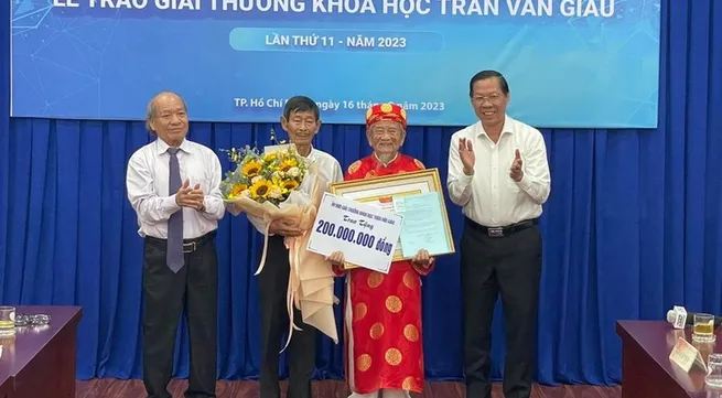 103-year-old researcher Nguyen Dinh Tu wins Tran Van Giau Award