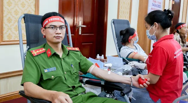 Blood donation drive inspires compatriotism among Vietnamese people