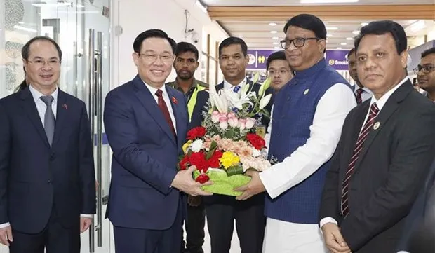 Top legislator arrives in Dhaka, beginning official visit to Bangladesh