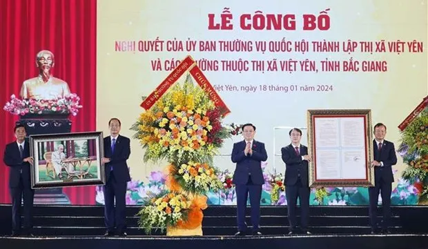 NA Chairman attends ceremony announcing establishment of Viet Yen township