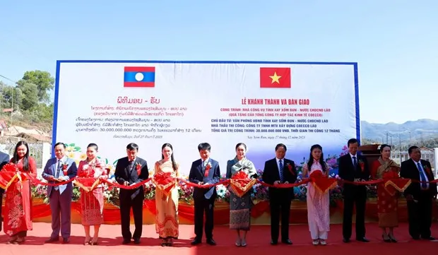 Vietnamese corporation presents apartment building to Lao province