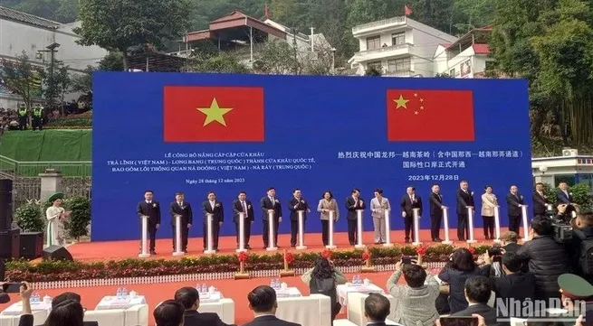 Ceremony marks upgrade of Vietnamese - Chinese border gates into international ones