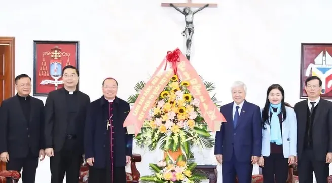 VFF leader pays pre-Christmas visits to Hanoi Archdiocese, Evangelical Church of Vietnam (North)