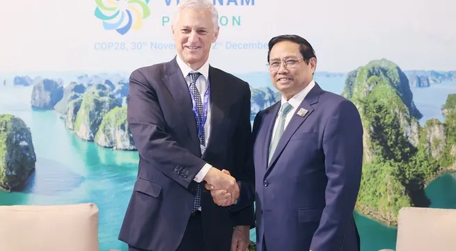 PM seeks Standard Chartered's support for Vietnam's climate change commitment