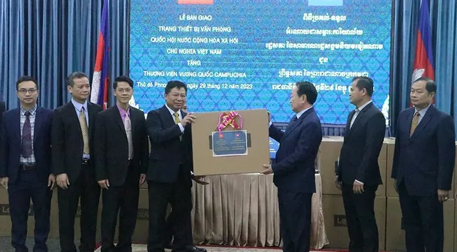 Vietnamese parliament gifts office equipment to Cambodian Senate