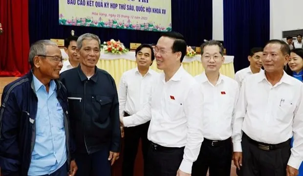 President meets voters in Da Nang city