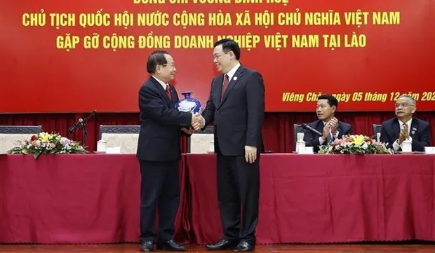 NA Chairman meets with Vietnamese business community in Laos