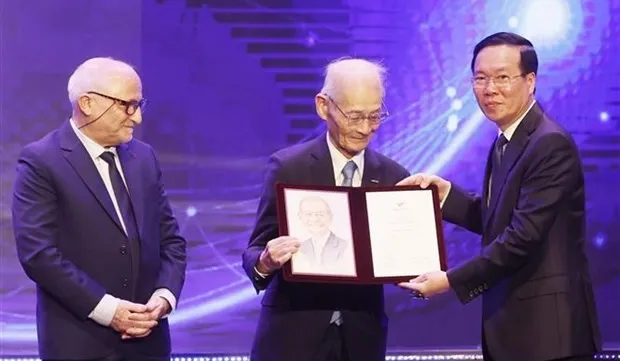 VinFuture Grand Prize awarded to invention in solar cells, Lithium-ion batteries