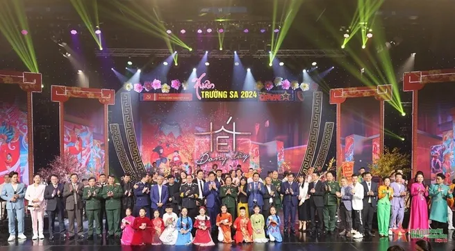 Art programme connects mainlanders with naval soldiers