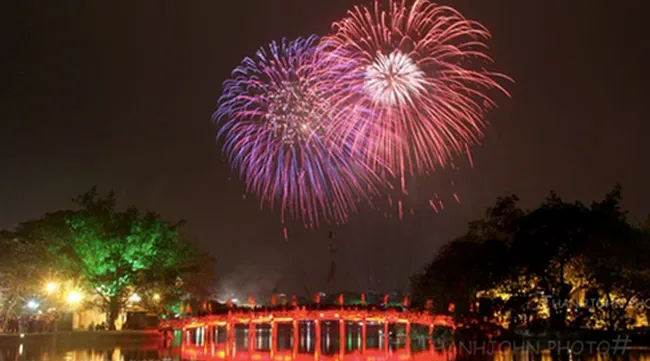 Hanoi to host fireworks displays at 32 venues on Lunar New Year's Eve