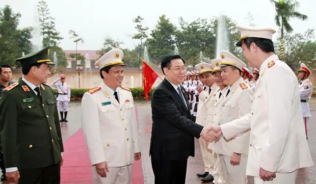 Top legislator extends Tet greetings to public security force of Nghe An