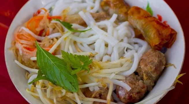 ‘Banh tam bi’: An appealing street food dish in Mekong Delta