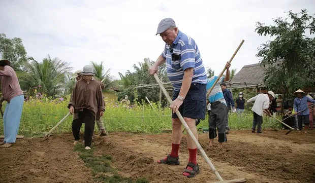 Tra Que village's Cau Bong festival draws foreign visitors in New Year