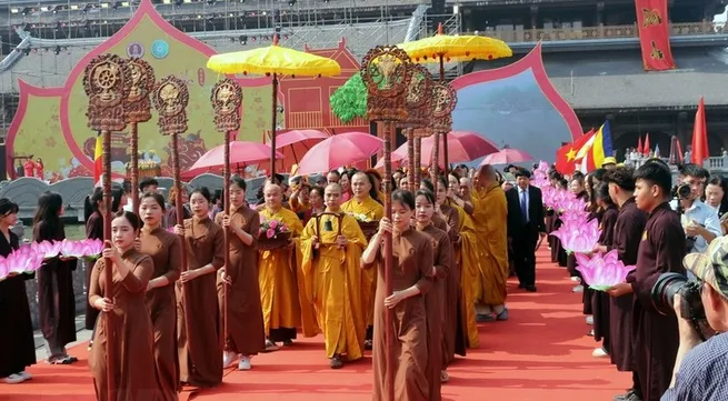 Tam Chuc Temple Festival opens in Ha Nam Province