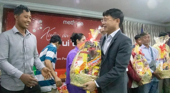 Tet gifts presented to people of Vietnamese origin in Cambodian