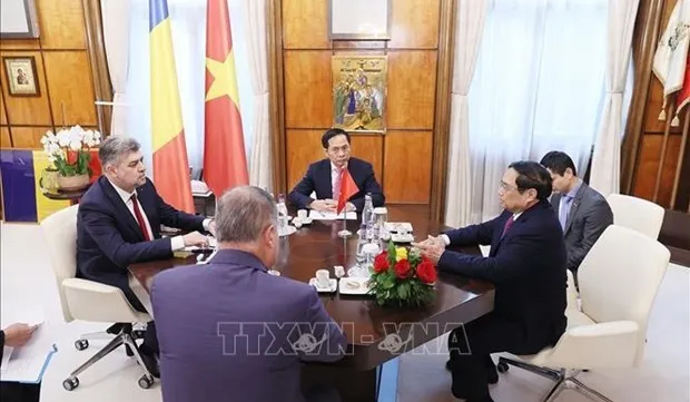 Vietnamese, Romanian PMs hold talks