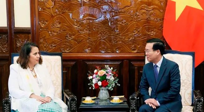 President receives outgoing New Zealand, Peruvian Ambassadors