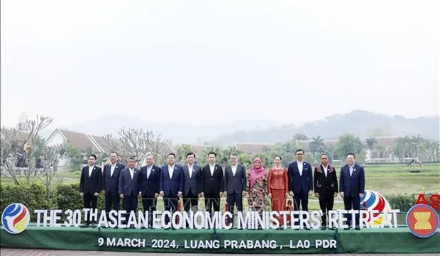 Vietnam attends 30th ASEAN Economic Ministers’ Retreat in Laos