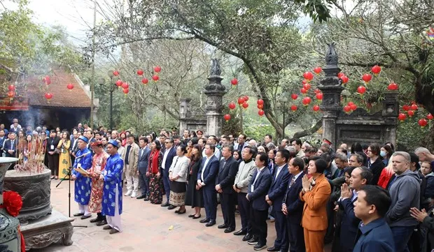 Foreign diplomats join friendship spring tour in Hanoi