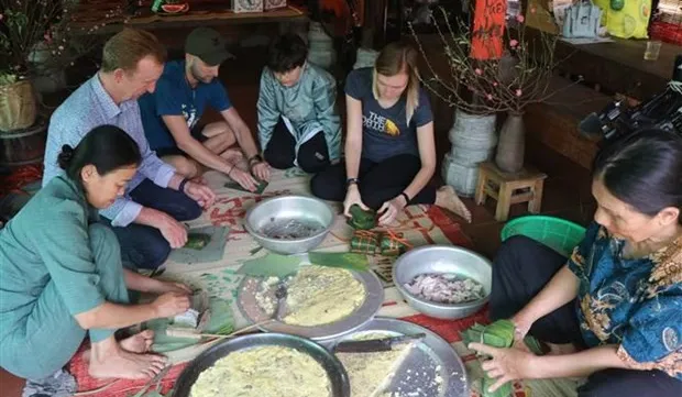 Thua Thien-Hue lures tourists with Tet experience tours