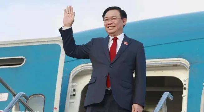 NA Chairman leaves Hanoi for China official visit