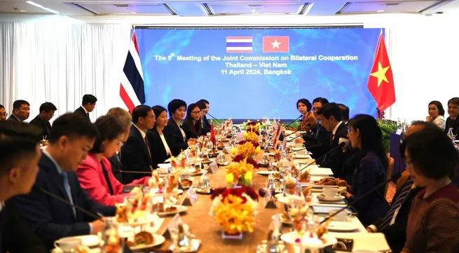 Vietnamese FM pays official visit to Thailand