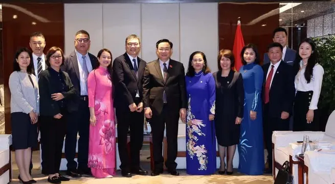 NA chairman meets with Chinese groups' executives