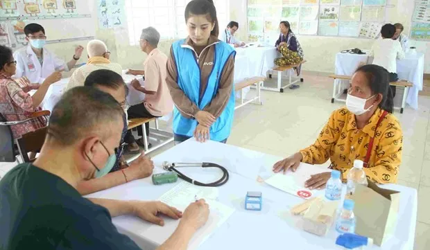 Vietnamese business offers health services to disadvantaged people in Cambodia