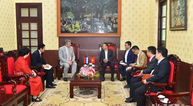 Nhan Dan Newspaper seeks stronger cooperation with Saint Petersburg