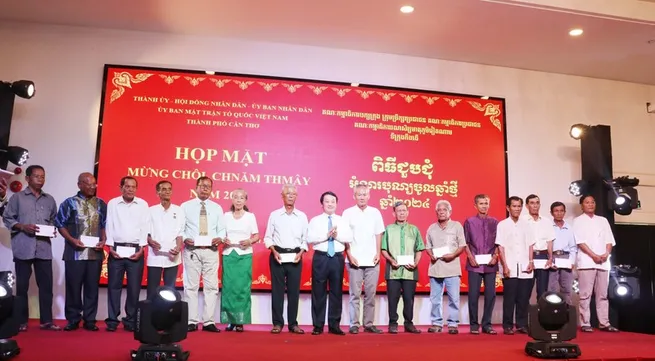 Greetings extended to Khmer people in Can Tho on Chol Chnam Thmay festival