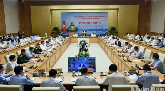 In pictures: PM chairs meeting of steering committee on key transport projects