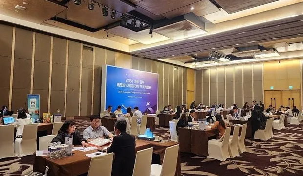 RoK’s Gyeongbuk, Chungbuk firms engage in business talks in Hanoi