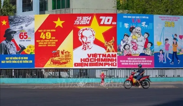 Cuban leaders congratulate Vietnam on 49th national reunification anniversary