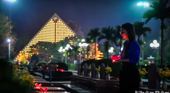 Candles lit to commemorate fallen soldiers in Dien Bien Phu battle