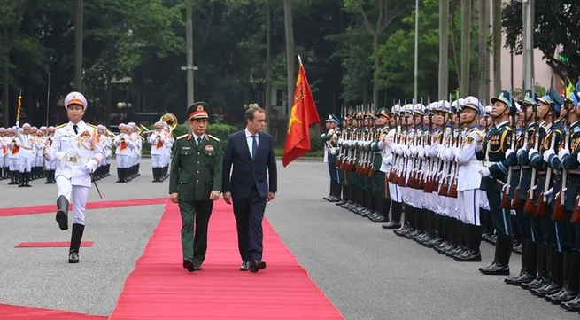 Vietnam treasures strategic partnership with France: Defence Minister