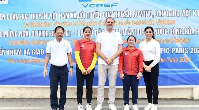 French Ambassador encourages Vietnamese rowers, canoeists ahead of Olympics