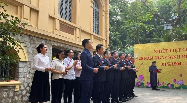 Hanoi leaders offer incense to commemorate late Party chief Tran Phu