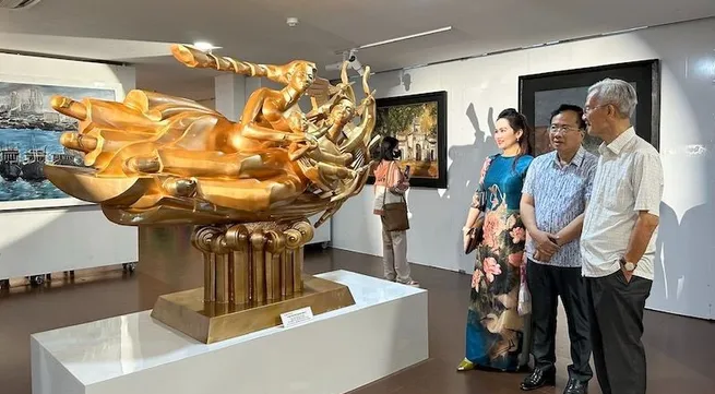 ‘April Sun’ exhibition displays latest creations of Da Nang-based artists