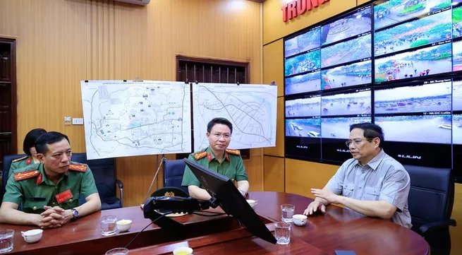 PM visits police command centre, checks cultural centre construction in Phu Tho