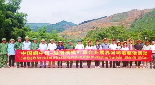 Vietnam, China localities join hands to clean up border river