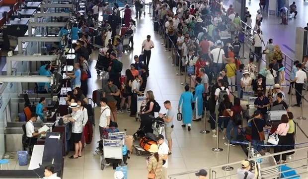Major airports see over 200,000 passengers as holiday ends