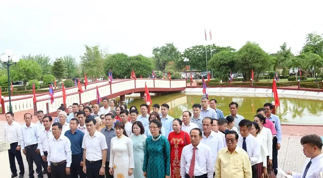 Vietnamese in Laos, Israel commemorate President Ho Chi Minh