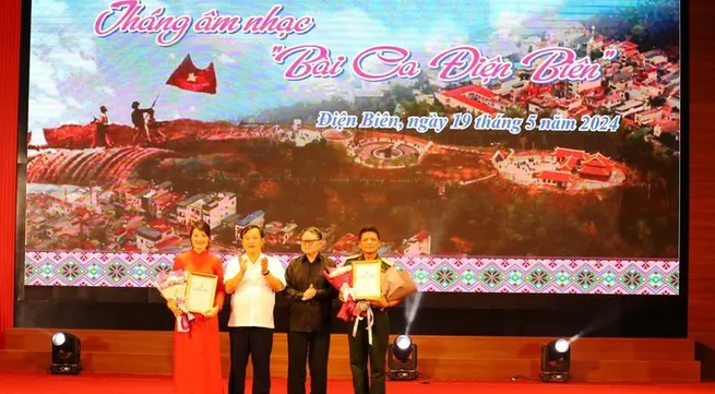 Winners of song-writing contest on Dien Bien Phu Victory honoured