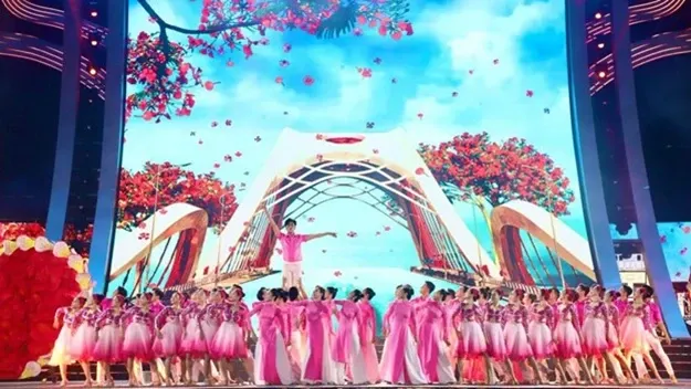 Hai Phong: Red Flamboyant Festival opens