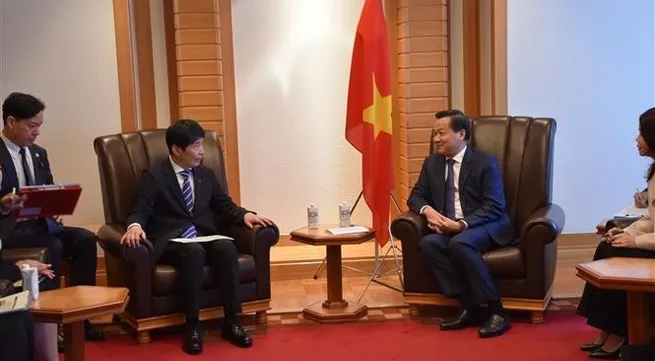 Deputy PM Le Minh Khai receives Japanese partners