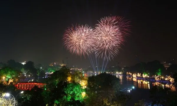 Fireworks to light up Hanoi's sky on 70th anniversary of Liberation Day