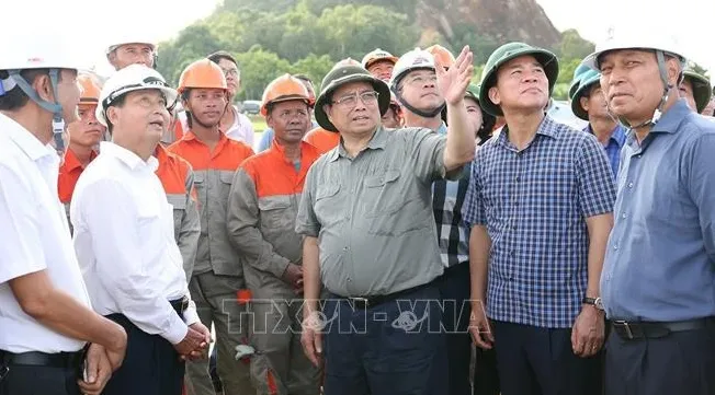 PM inspects 500kV transmission line project in Thanh Hoa