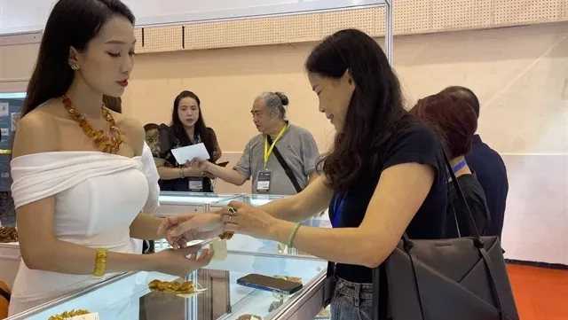 HCM City hosts international jewellery expo