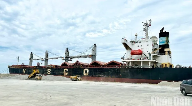 Ca Na General Port welcomes large vessel